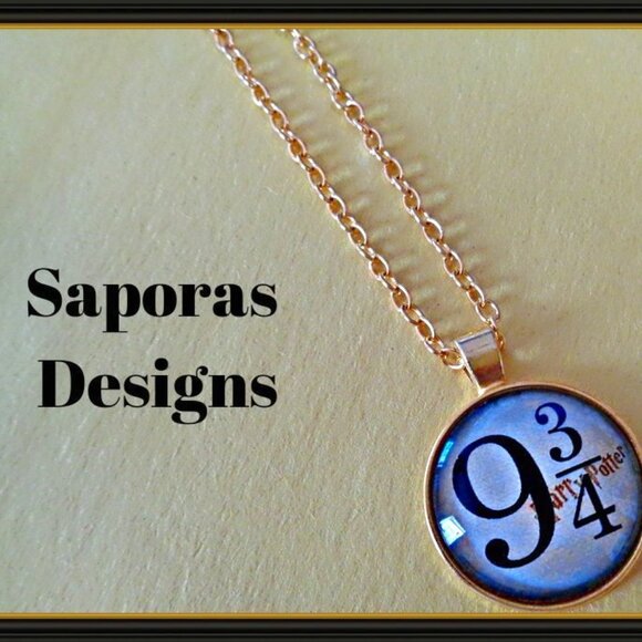 Harry Potter 9 & 3/4 Theme Train Station Necklace Gold Tone For Kids/Teens - Picture 1 of 1